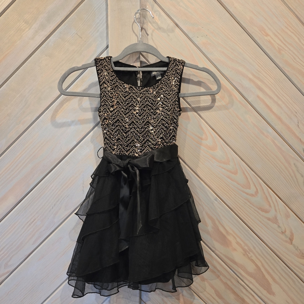 EUC Girls Size 7 (fits like a 6) black/gold dress.